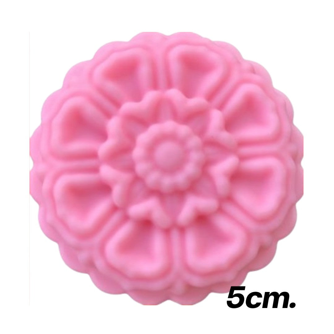 Thai-Kitchen Silikonform Ø 5 cm Blumen- & Blättermuster (12er Pack) / พิมพ์ซิลิโคน 5 ซม. ลายดอกไม้และใบไม้ (1 โหล)
