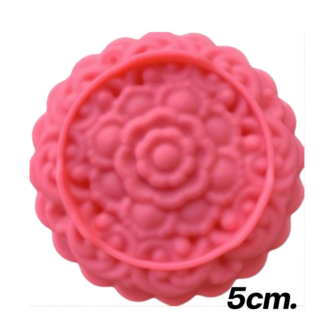 Thai-Kitchen Silikonform Ø 5 cm Blumen- & Blättermuster (12er Pack) / พิมพ์ซิลิโคน 5 ซม. ลายดอกไม้และใบไม้ (1 โหล)