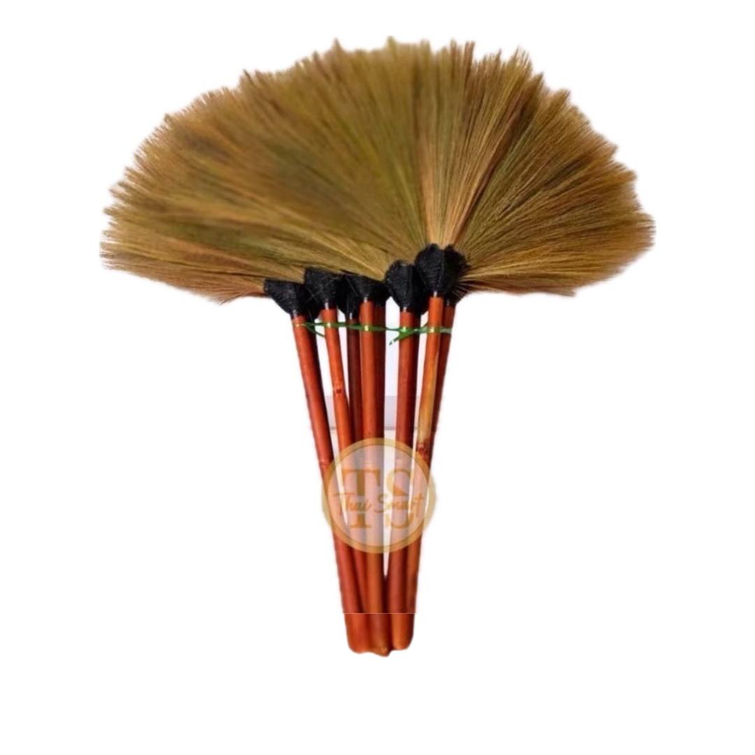 Traditioneller thailändischer Strohbesen (Handarbeit)  (ไม้กวาดดอกหญ้า)