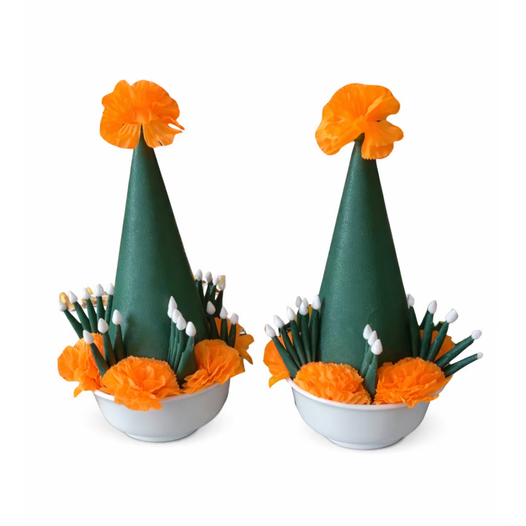 Traditionelles thailändisches Baisri-Opfergesteck "Baisri Pak Cham" (1 Paar) / บายศรีปากชาม 1 คู่